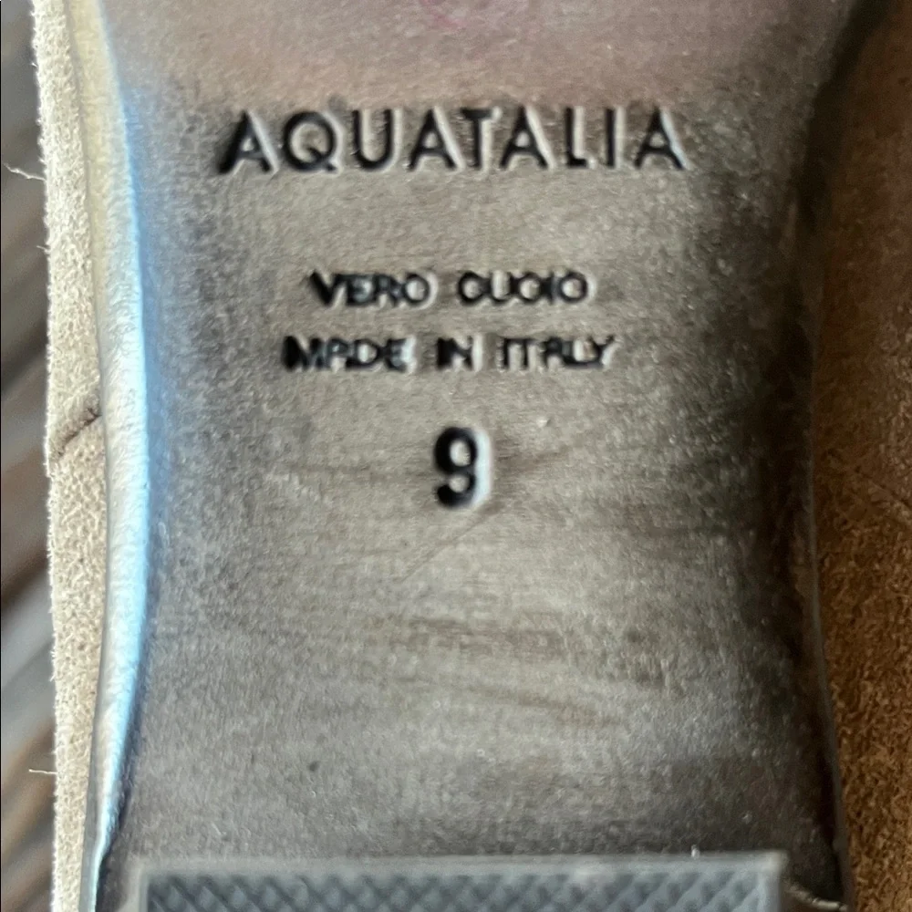 Like NEW! Aquatalia Beige Suede Chelsea boots women size 9 - Picture 2 of 7
